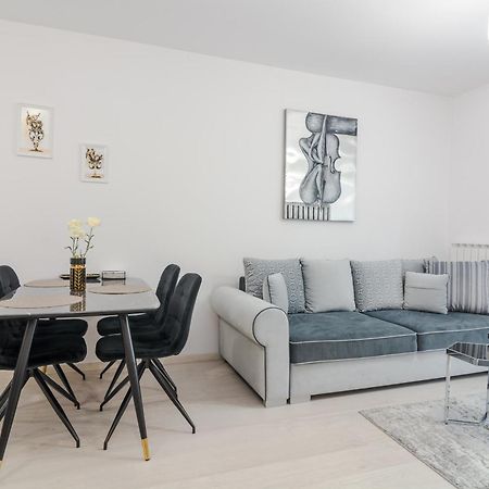 Paris Luxury Top Centre 2Bdr Apt W Work Desk And Wifi Near Nevsky Cathedral Софія Екстер'єр фото